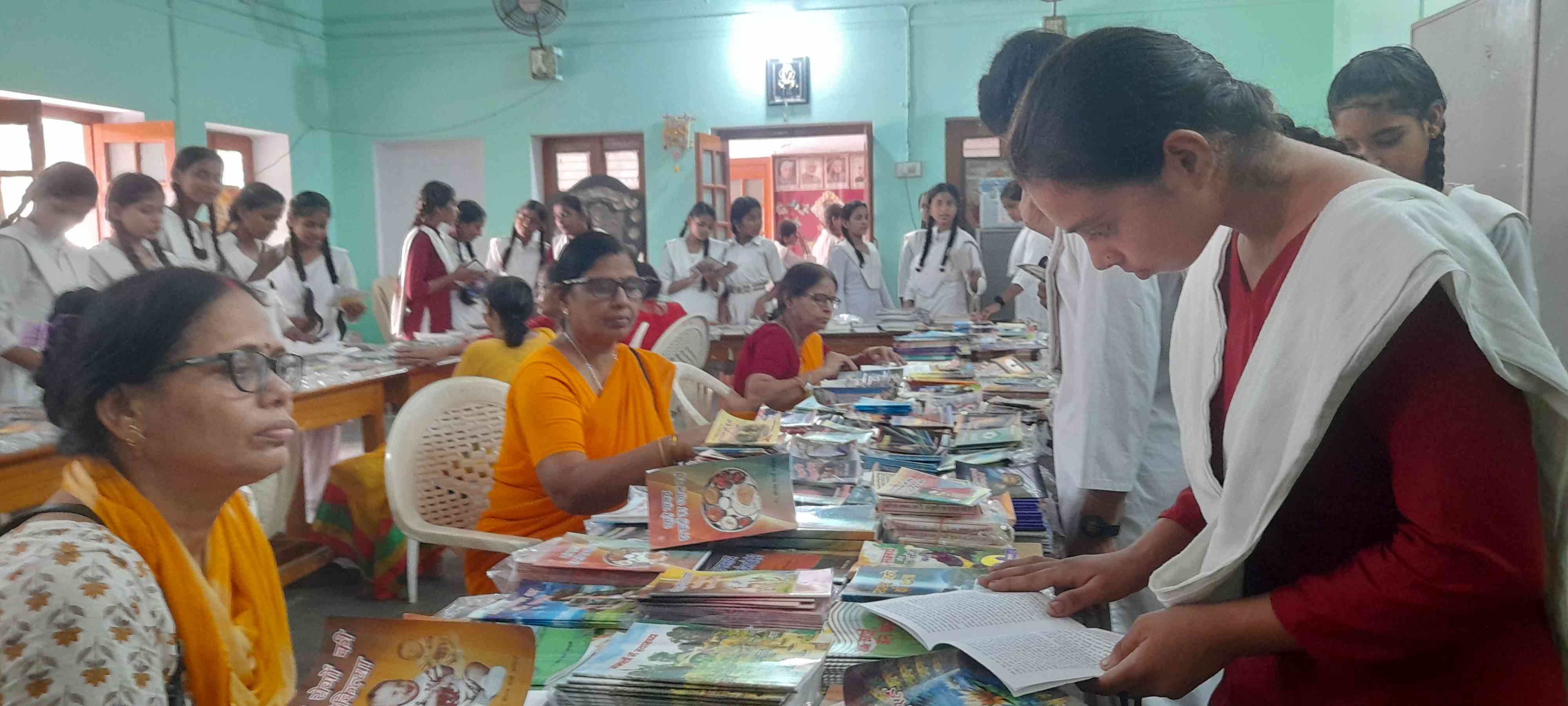 रामकली बालिका इन्टर कालेज में तीन दिवसीय पुस्तक मेला संपन्न