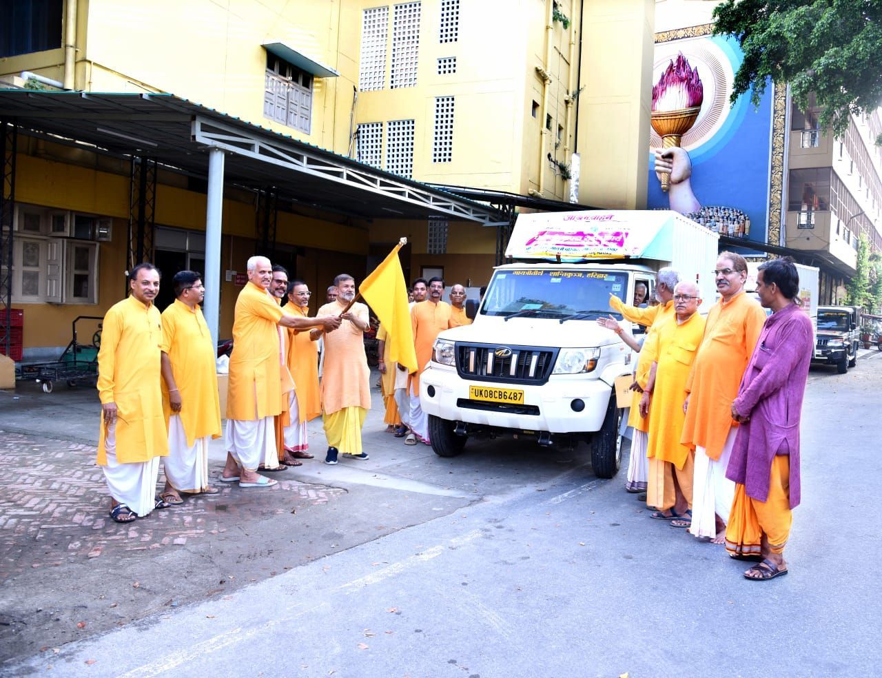 शांतिकुंज आपदा राहत दल रवाना