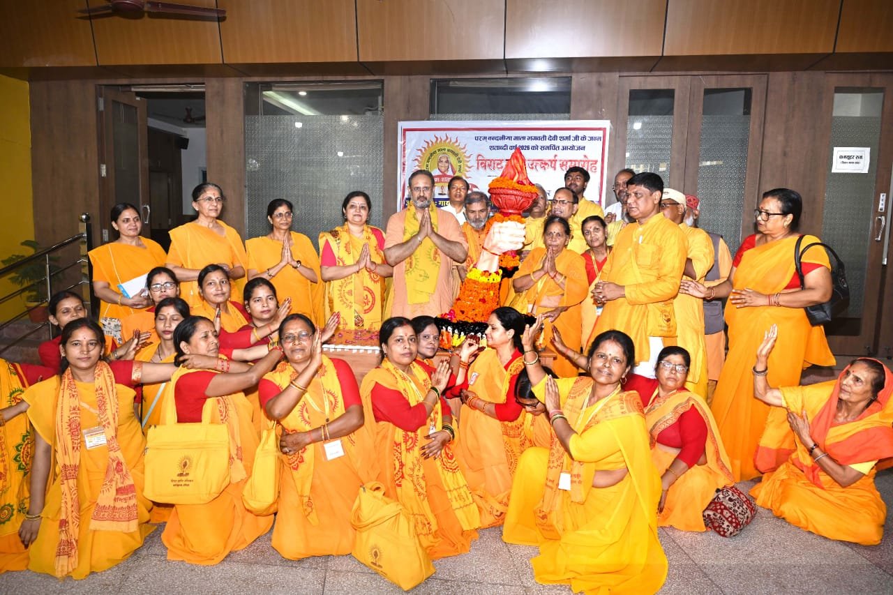 ज्ञान की मशाल को लिए हुए बढ़े चलो