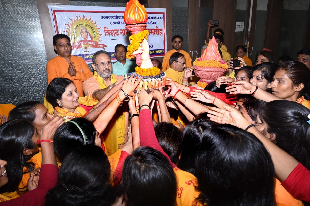 ज्ञान की मशाल को लिए हुए बढ़े चलो