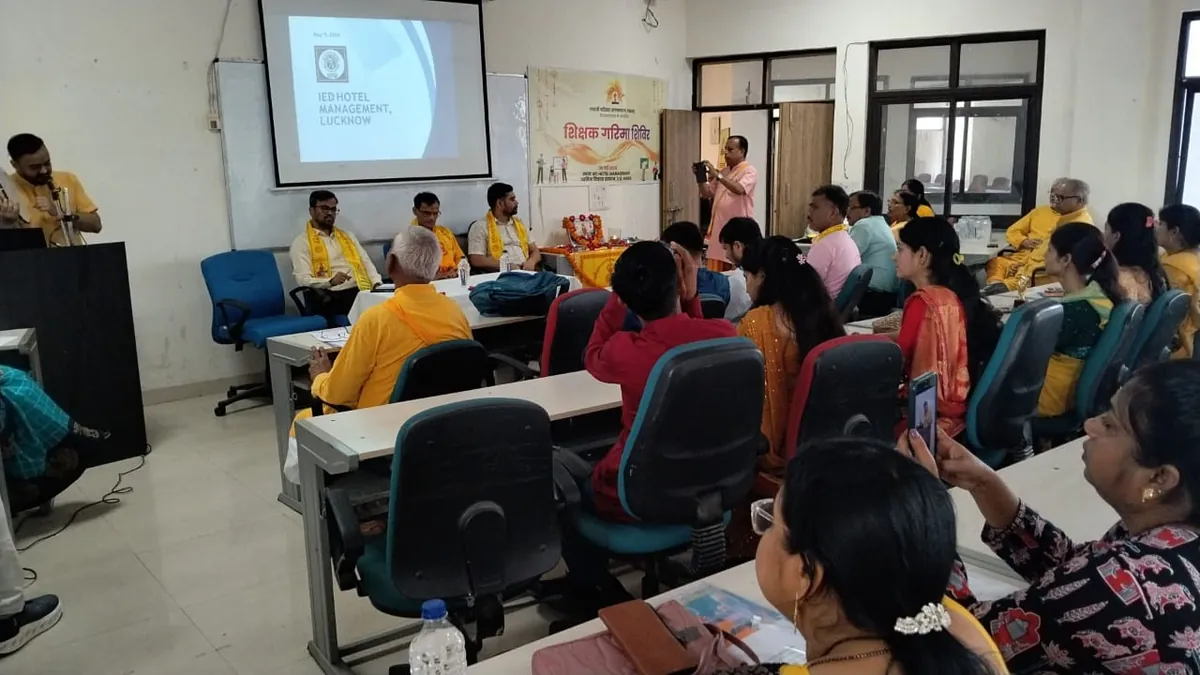 IEDUP लखनऊ में शिक्षक गरिमा शिविर आयोजित, 50 से अधिक विद्यालयों के प्रधानाचार्यों का हुआ सम्मान