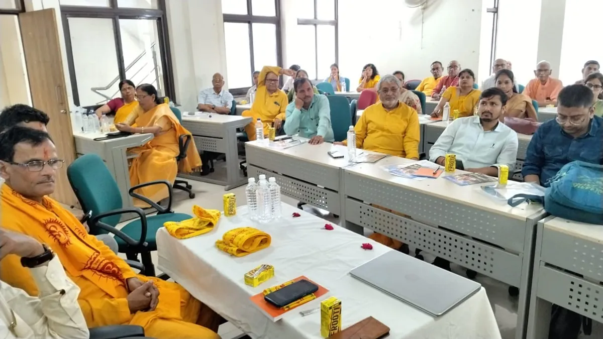 IEDUP लखनऊ में शिक्षक गरिमा शिविर आयोजित, 50 से अधिक विद्यालयों के प्रधानाचार्यों का हुआ सम्मान