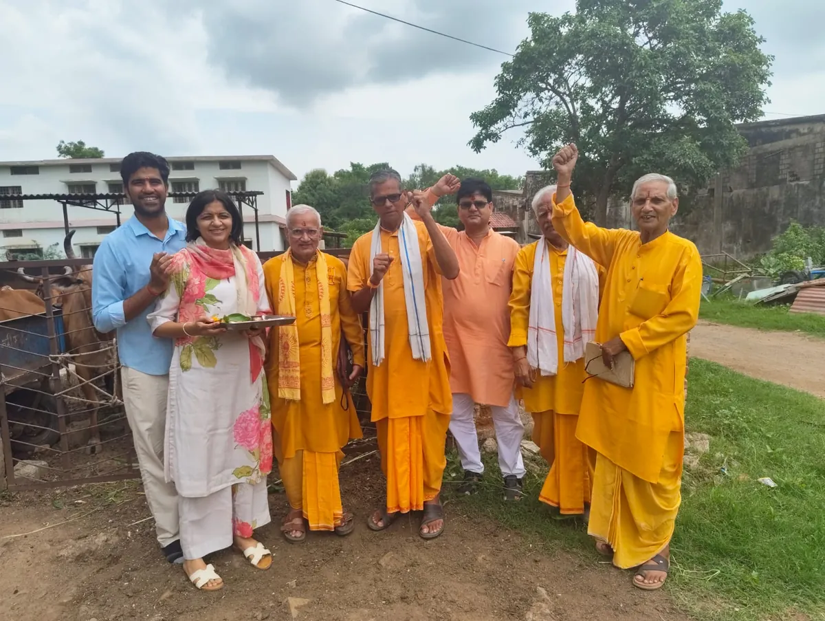 गुरु पूर्णिमा की पूर्व संध्या पर झांसी में गौसम्मान आवाहन अभियान सम्पन्न, गौसंरक्षण का लिया गया संकल्प