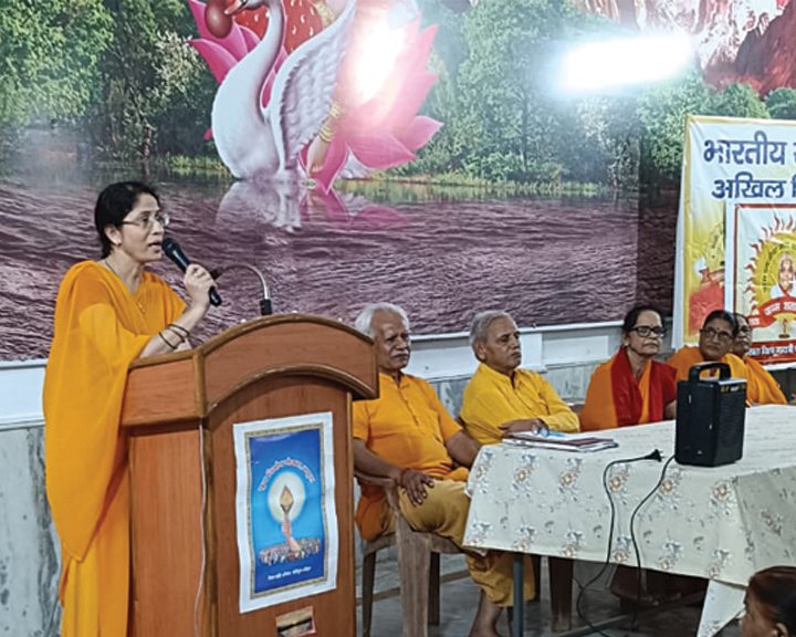 झांसी में हुई जनपदीय नारी जागरण एवं देव परिवार विस्तार संगोष्ठी